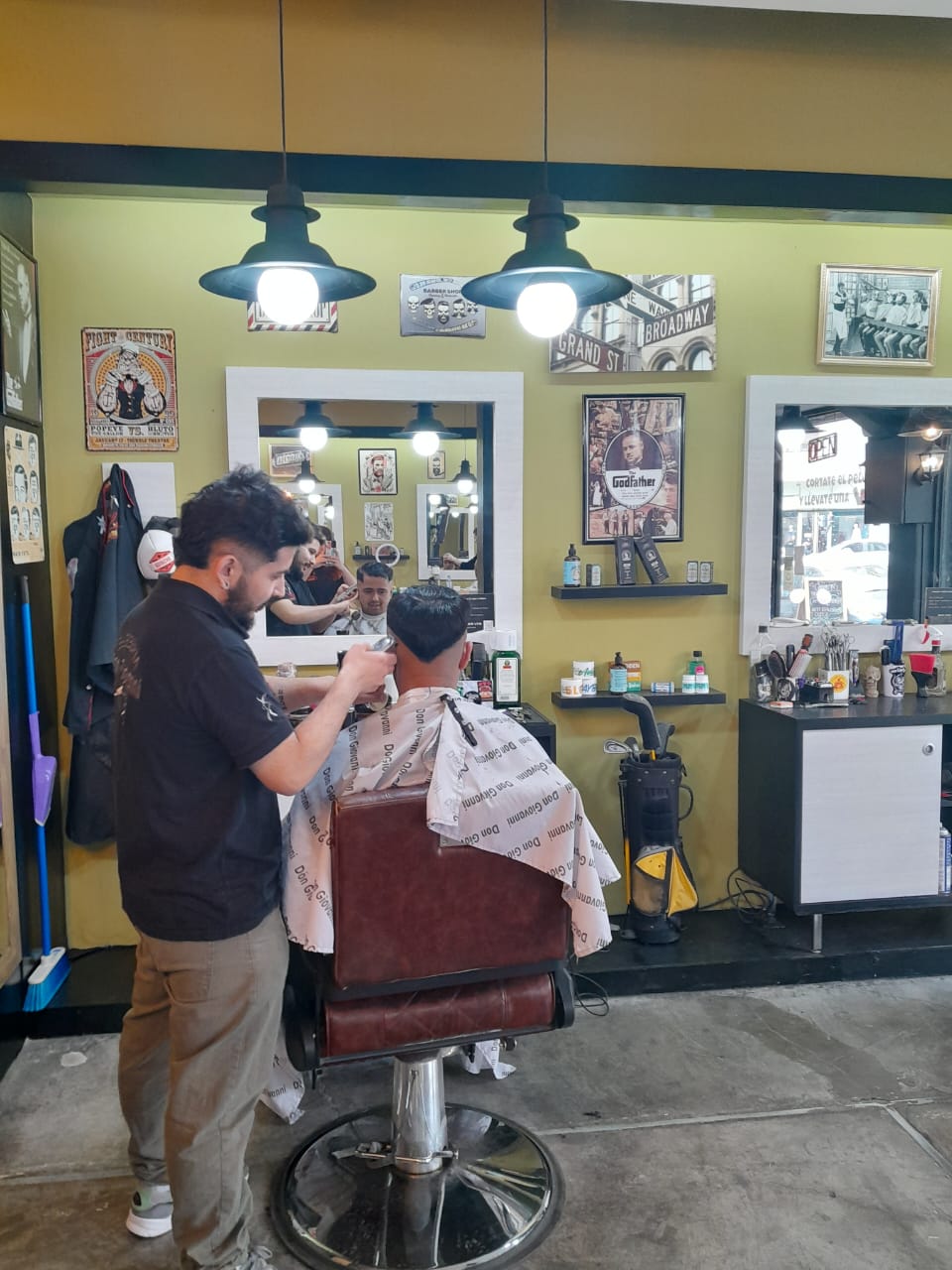 Interior de la barbería Don Giovanni